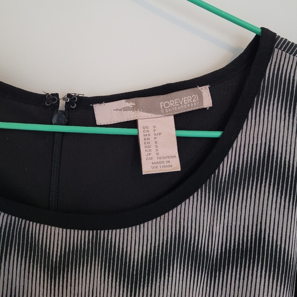 Has pockets! Office chic dress - Picture 4 of 4